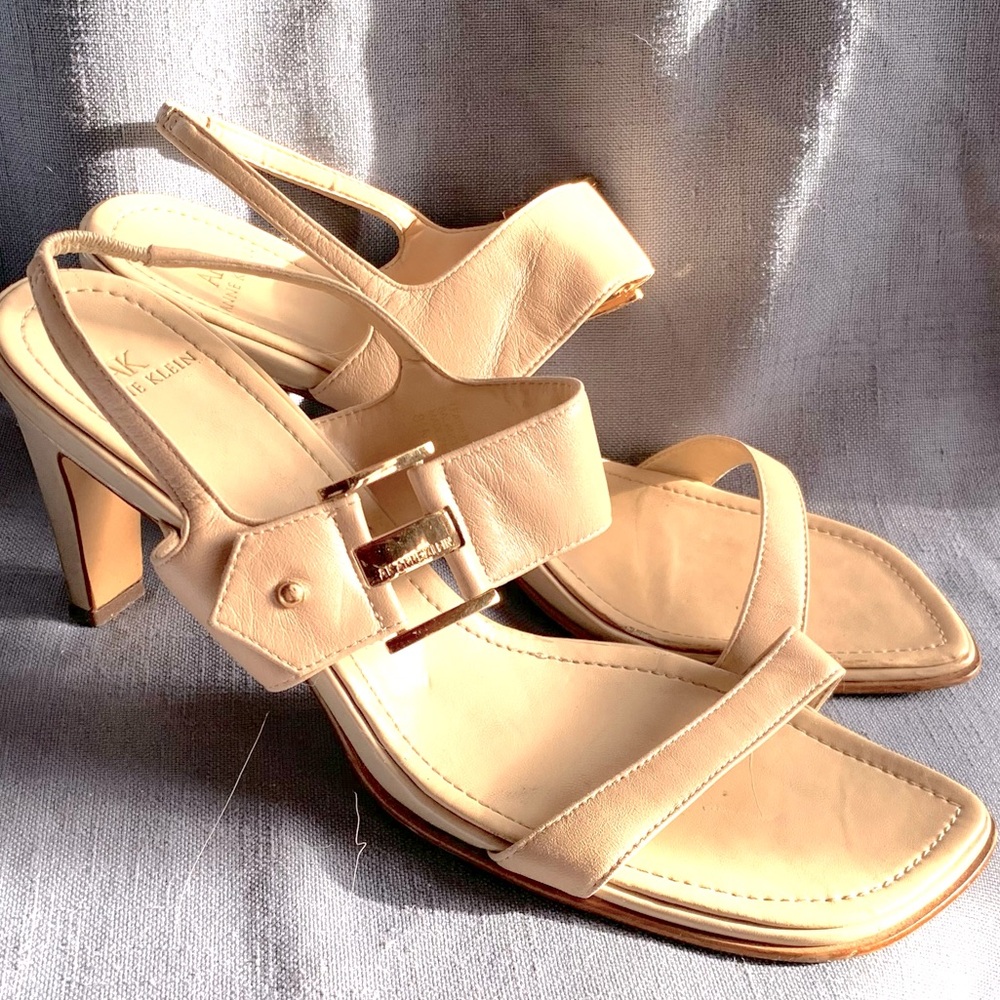 Anne Klein classic cream strappy sandal size 8.5